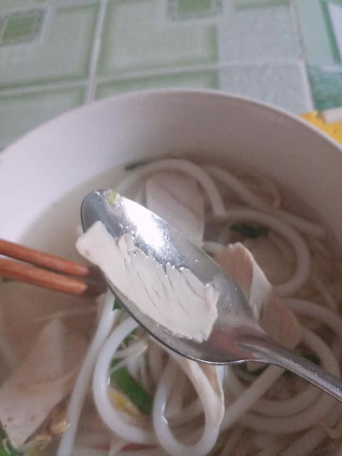 Thịt lợn đắt “cắt cổ”, dân mạng than trời vì bánh bao toàn vỏ là vỏ