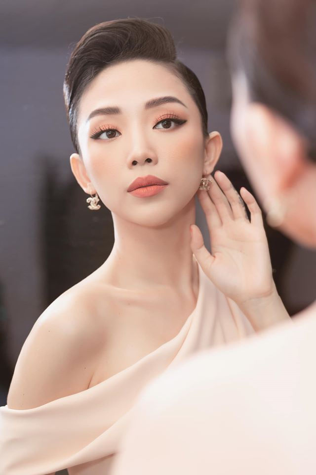 Thu Thảo và dàn mỹ nhân sở hữu cằm V-line không dao kéo đẹp chuẩn mực