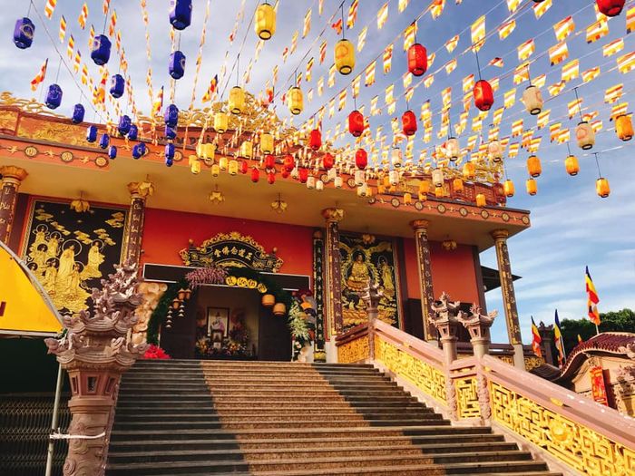 Tìm về An Giang thưởng ngoạn cảnh đẹp xuất thần nơi chùa Kim Tiên