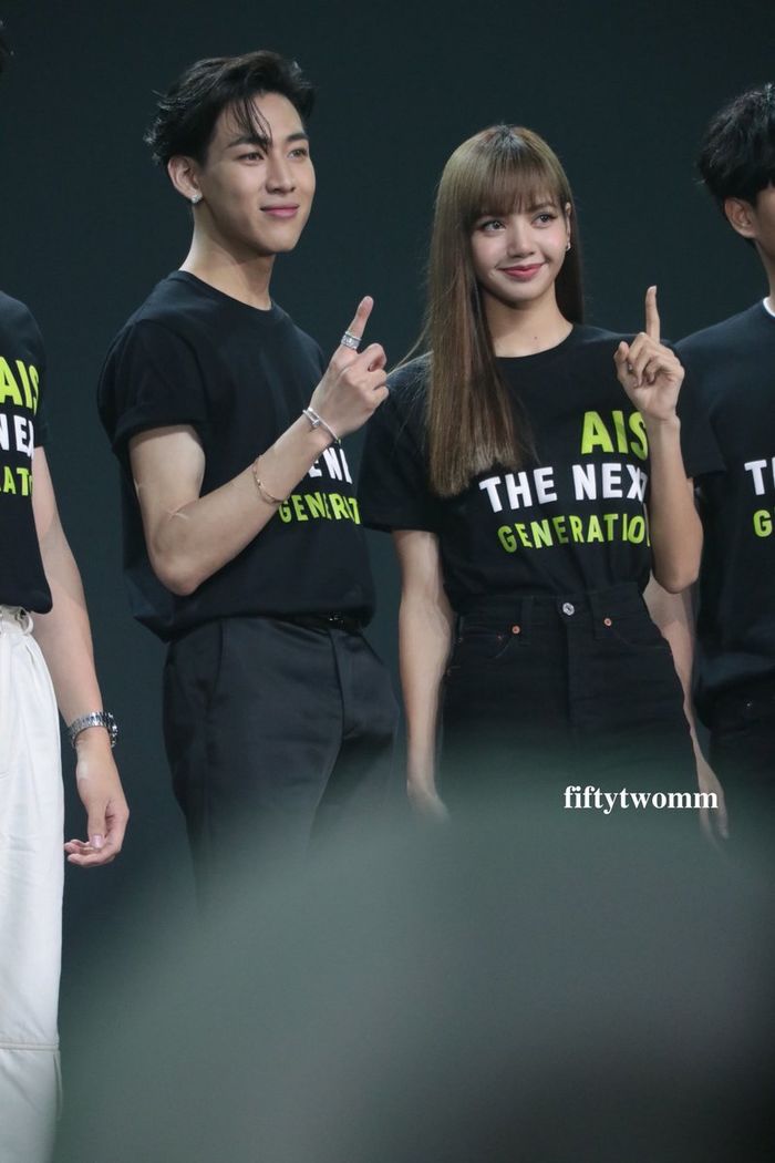 Tình bạn của idol Kpop: TaeYeon và HeeChul quen nhau từ thời thực tập