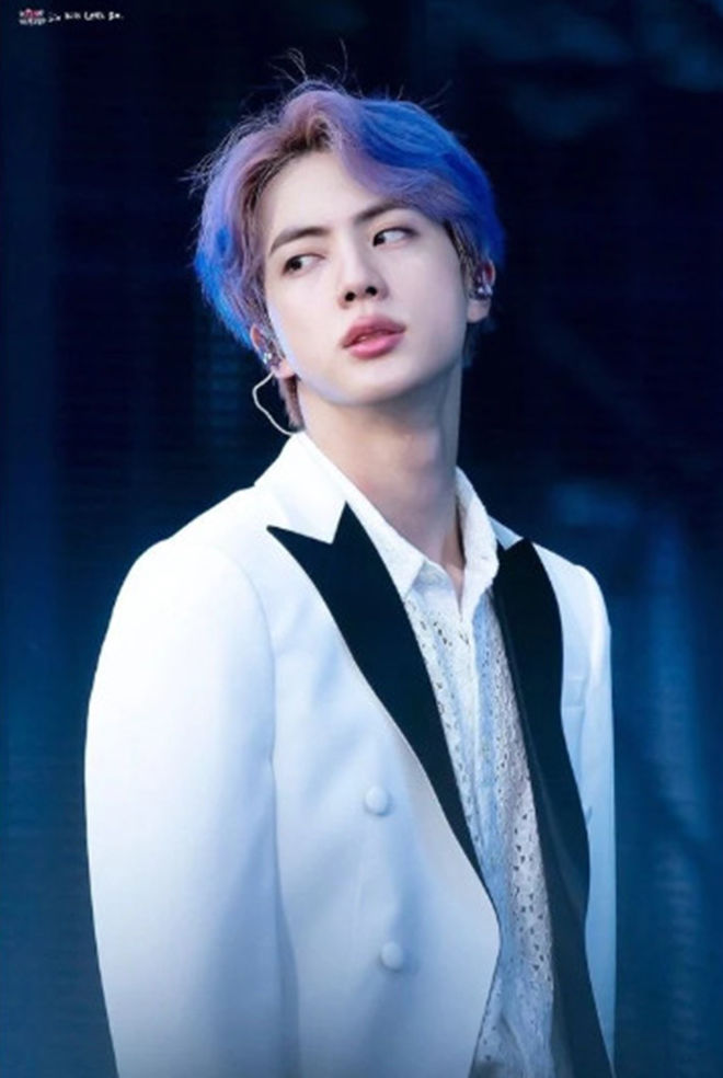 Tóc nhuộm tím chính là bảo bối lên đời nhan sắc của idol Hàn