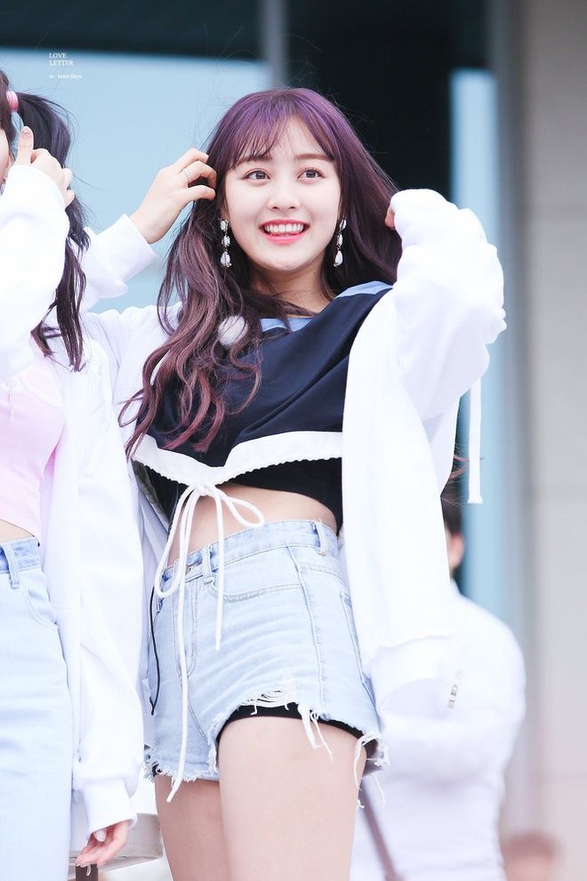 Tóc nhuộm tím chính là bảo bối lên đời nhan sắc của idol Hàn