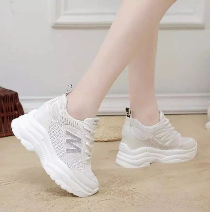 Top giày sneaker được giới trẻ săn lùng năm 2019, bạn đừng bỏ quên