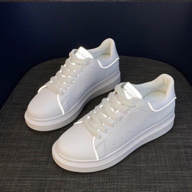 Top giày sneaker được giới trẻ săn lùng năm 2019, bạn đừng bỏ quên