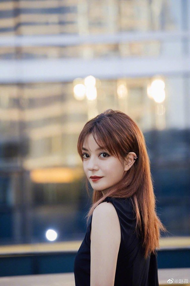 Triệu Vy được khen ngợi hết lời vì sở hữu đôi chân cực phẩm