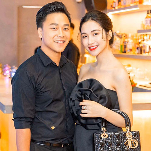 Trường Giang đút đồ ăn cho bà xã, Lan Khuê lộ diện sau 1 tháng ở cữ