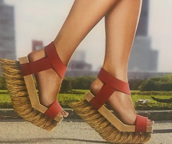 Loạt phụ kiện hàng hiệu hết sức kỳ dị mà có giá trên trời