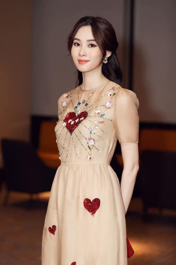 Từng phát tờ rơi, bưng bê H'Hen Niê, Đặng Thu Thảo đổi đời ngoạn mục