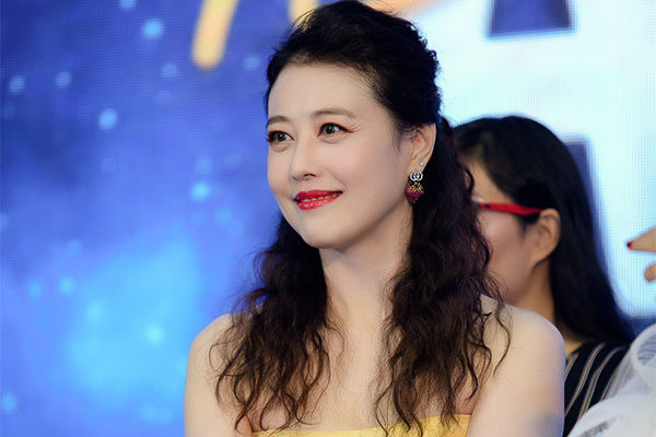 Tuổi 53 xinh đẹp, cô đơn của mỹ nhân trẻ mãi không già Châu Hải My