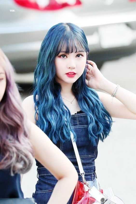 V (BTS) và dàn sao Hàn biến màu tóc xanh dương thành hot trend