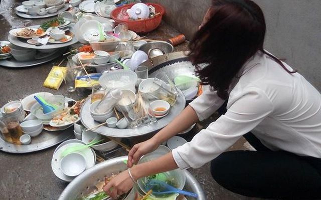 Thử thách dâu mới bằng 10 mâm bát, cô gái em không phải thi gameshow