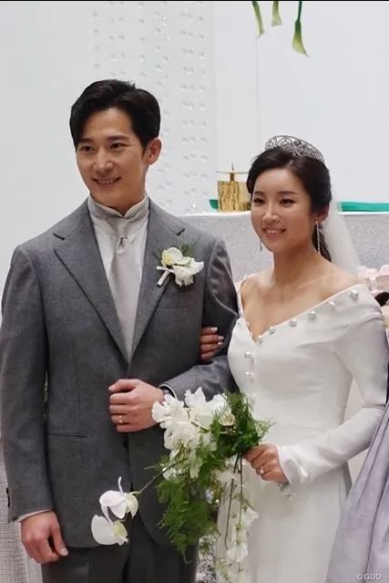 17 đám cưới thế kỷ sao Hàn P1 Kim Tae Hee tự thiết kế váy 0 đồng