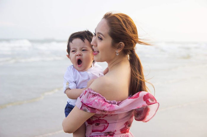 Vợ chồng Thanh Thúy - Đức Thịnh đưa hai con về 'nơi tình yêu bắt đầu'