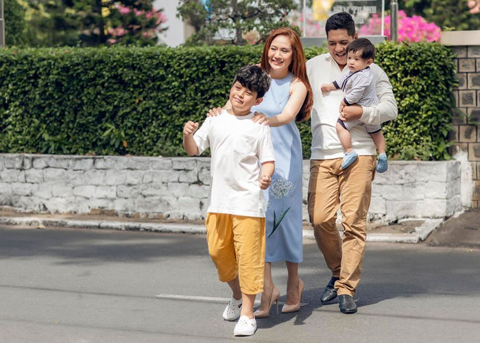 Vợ chồng Thanh Thúy - Đức Thịnh đưa hai con về 'nơi tình yêu bắt đầu'