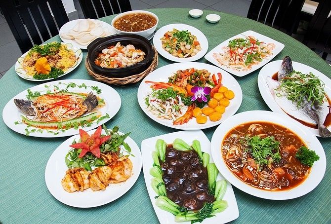Với 2,5 triệu, vợ trẻ mở tiệc chiêu đãi 15 người bạn của chồng dịp lễ