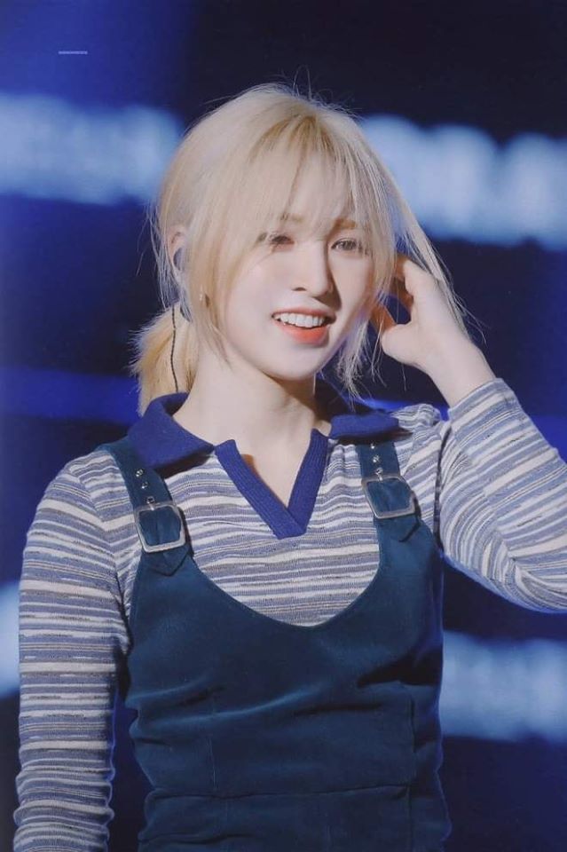 Wendy ngã từ độ cao 2m, Solar té trên thảm đỏ tại SBS Gayo Daejun