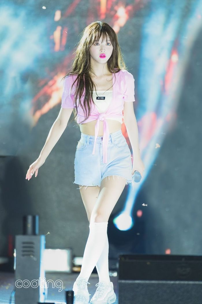 YooA - búp bê sống có gương mặt bé nhất Kpop nhưng hút fan không ngờ