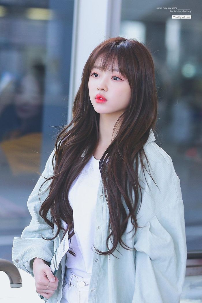 YooA - búp bê sống có gương mặt bé nhất Kpop nhưng hút fan không ngờ