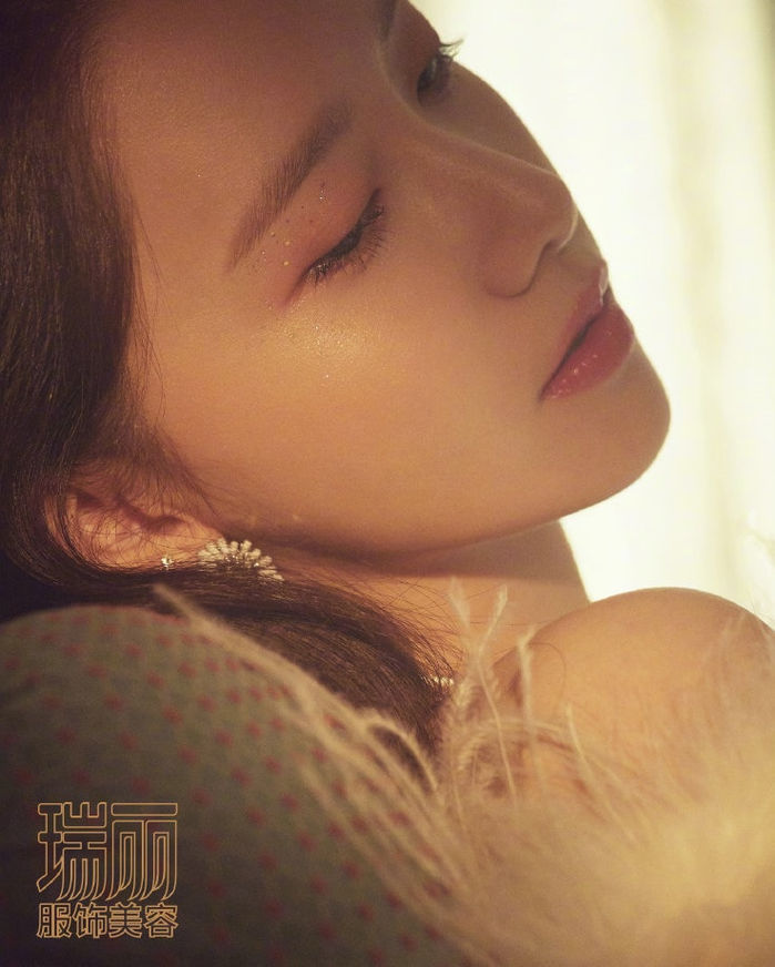 Yoona khoe sắc vóc nữ thần trên tạp chí xứ Trung đình đám