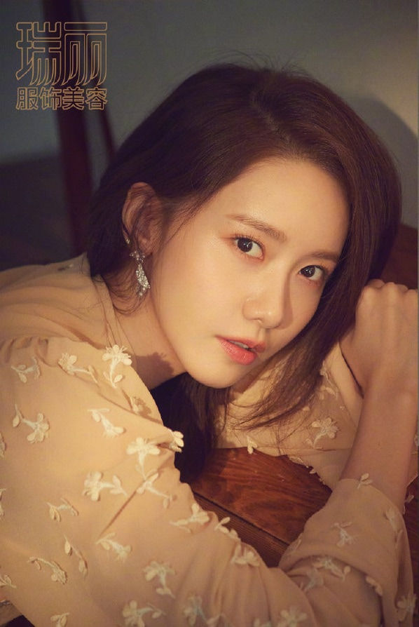 Yoona khoe sắc vóc nữ thần trên tạp chí xứ Trung đình đám