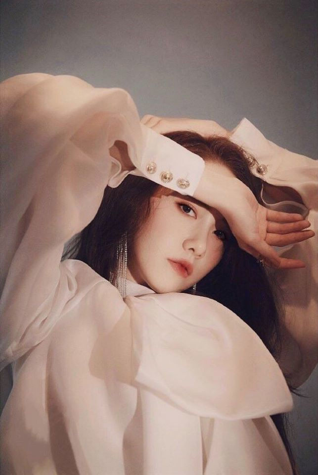 Yoona khoe sắc vóc nữ thần trên tạp chí xứ Trung đình đám