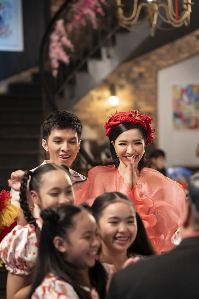 Bích Phương bày cách đòi lì xì độc - lạ dịp đầu năm trong MV mới