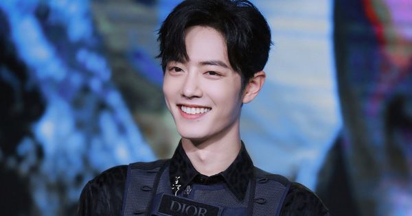 Khi crush, con trai thường lén ngắm con gái lúc cô ấy không để ý