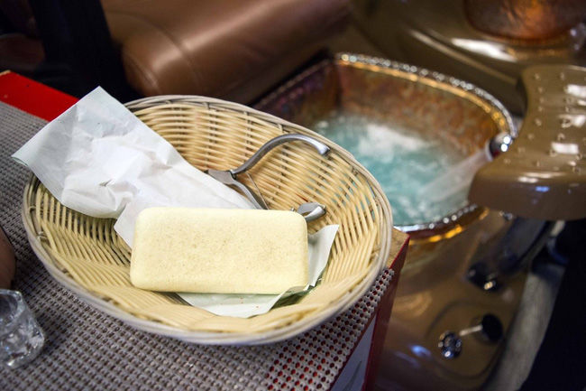 Epoch Times: Không tẩy lông trước khi làm nail, sơn móng dễ bị mụn cóc