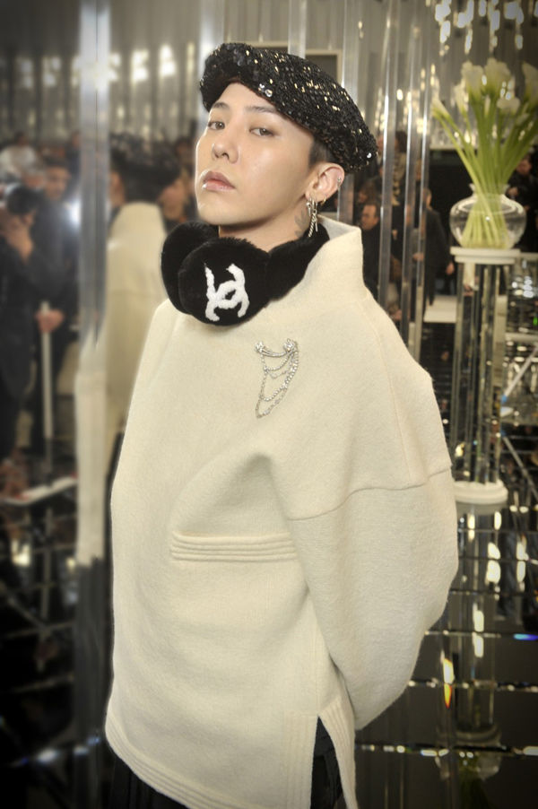 G-Dragon khiến fan thế giới điên đảo khi dự show thời trang ở Paris