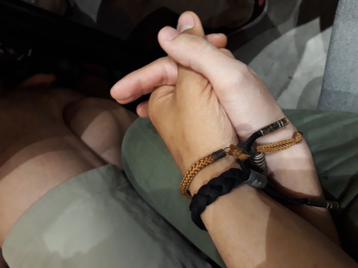 Khi crush, con trai thường lén ngắm con gái lúc cô ấy không để ý