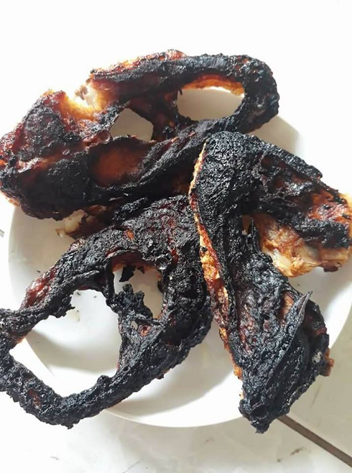 Thảm họa nấu ăn ngày Tết: Mứt dừa hóa mỳ tương đen, cháy bánh chưng