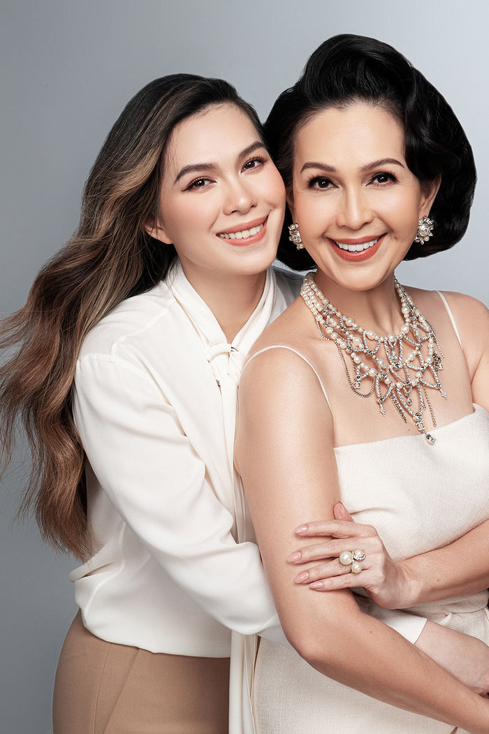 3 thế hệ nhà nữ hoàng ảnh lịch Diễm My hội ngộ