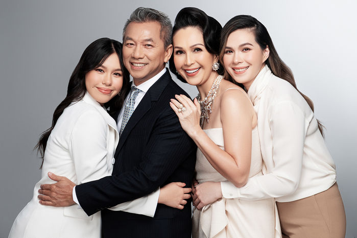 3 thế hệ nhà nữ hoàng ảnh lịch Diễm My hội ngộ