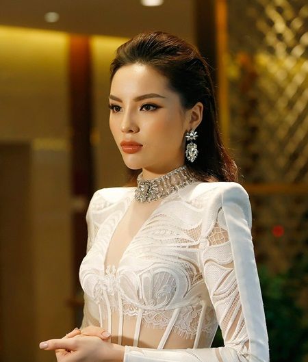 So sánh nhan sắc khác biệt của dàn Hoa hậu Việt cùng chung tuổi Tý