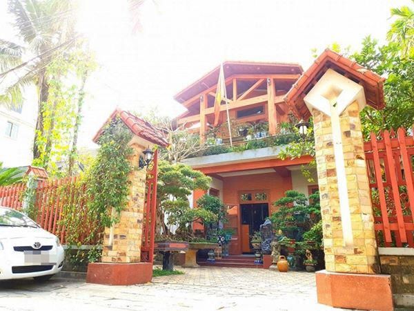 Hé lộ căn nhà của Văn Anh - Tú Vi: Bày trí đơn giản nhưng toàn đồ cổ