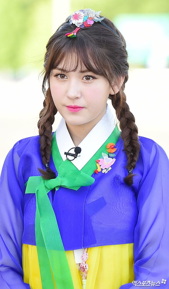 Idol mặc Hanbok: Eunwoo đẹp vô thực, Somi cưng như em bé