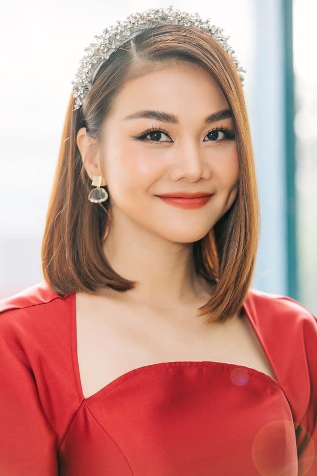 Hai con gái của MC Quyền Linh gây sốt, Hari Won khoe góc nghiêng