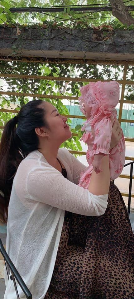 Nhã Phương - Trường Giang chụp ảnh kỷ niệm, BB Trần họa mặt xinh đẹp