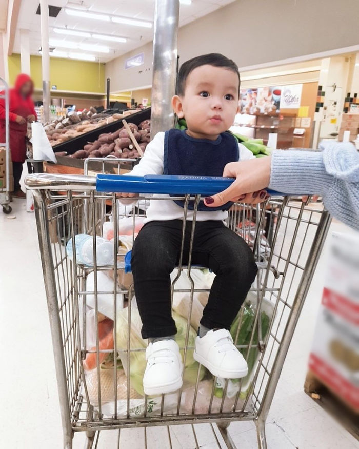 Ảnh hot sao Việt: BB Trần - Hải Triều đỏ rực sắc Tết, Hari Won gợi cảm