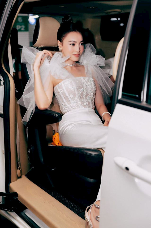 Lan Khuê tái xuất ấn tượng, Sơn Tùng đáng yêu với kiểu tóc mới