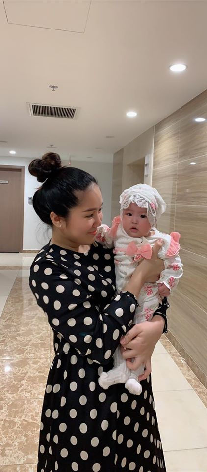 Hương Giang khoe ảnh bên HyunA, Thúy Diễm khoe ảnh quý tử điển trai
