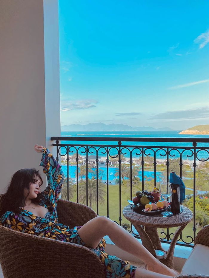 Thu Trang xinh đẹp như mỹ nhân, Ngọc Trinh ẩn ý có người yêu