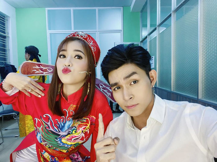 Ảnh hot sao Việt : Hà Lan - Ngạn tình tứ, Diệu Nhi khoe góc nghiêng
