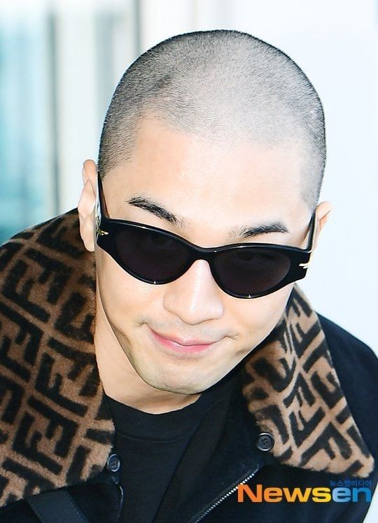 Taeyang (BIGBANG) tái xuất: Style chất ngầu cùng quả đầu trọc lóc