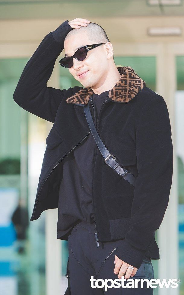 Taeyang (BIGBANG) tái xuất: Style chất ngầu cùng quả đầu trọc lóc