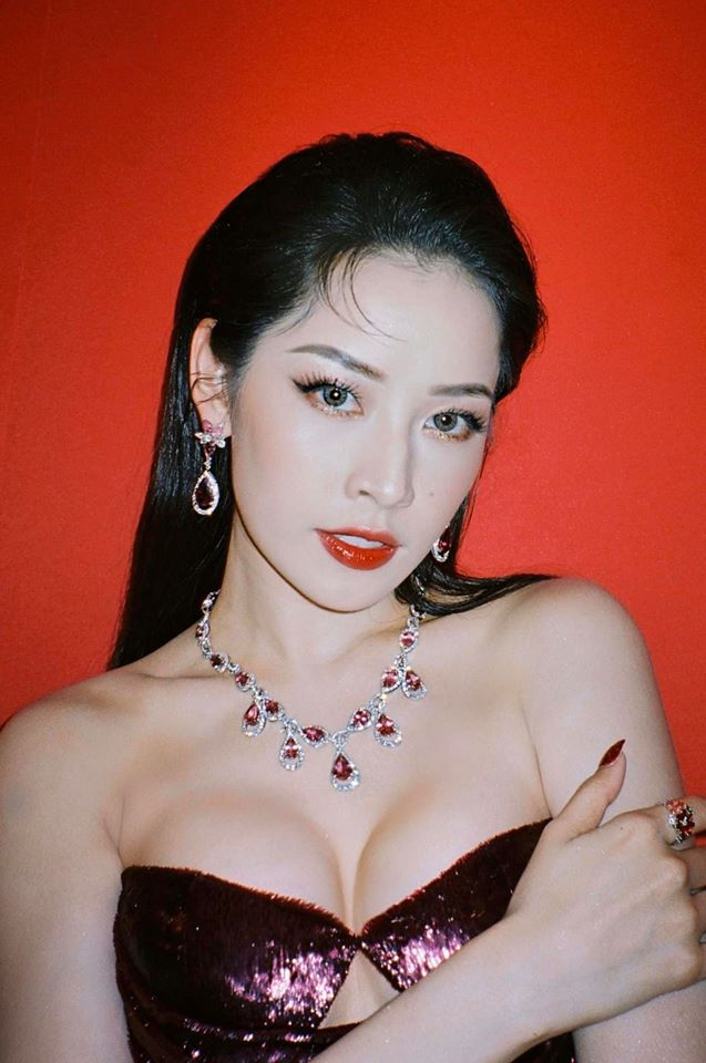 Ảnh hot sao Việt: Mai Phương Thúy đọ sắc cùng Hương Giang