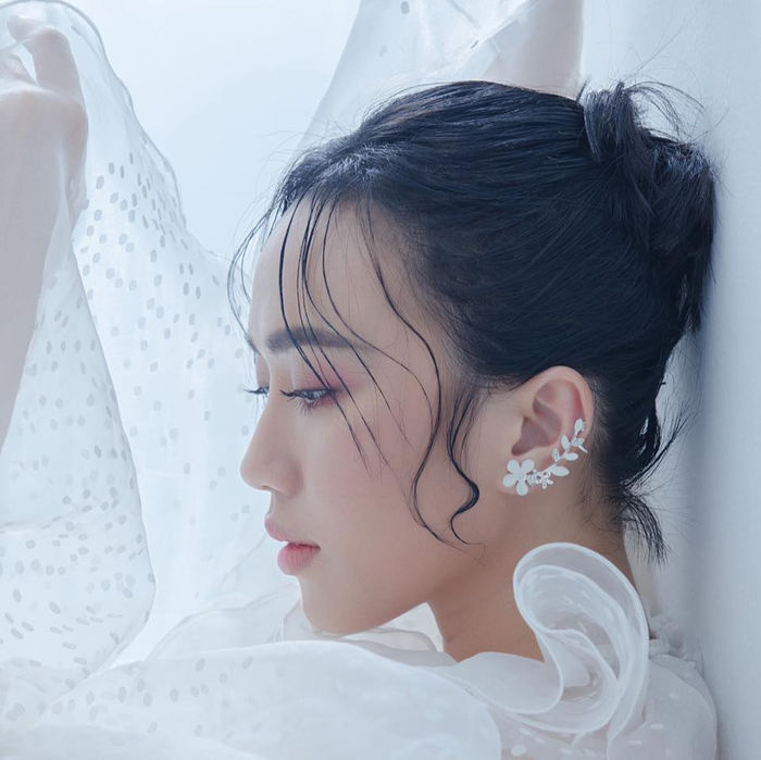 Ảnh hot sao Việt : Hà Lan - Ngạn tình tứ, Diệu Nhi khoe góc nghiêng