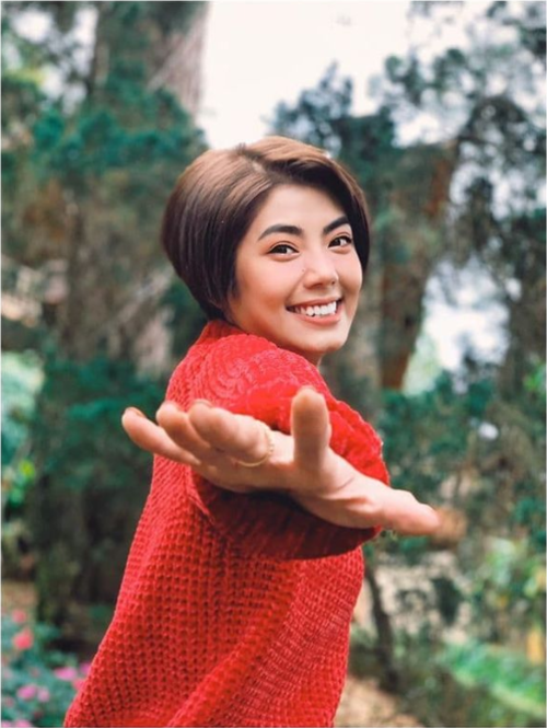 Nhã Phương - Trường Giang chụp ảnh kỷ niệm, BB Trần họa mặt xinh đẹp