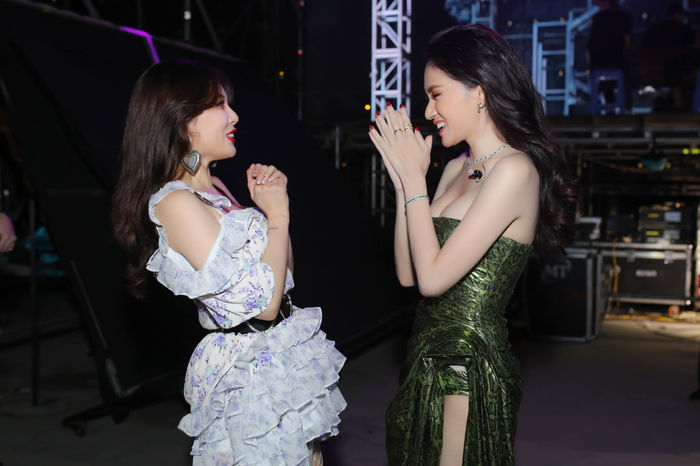 Hương Giang khoe ảnh bên HyunA, Thúy Diễm khoe ảnh quý tử điển trai