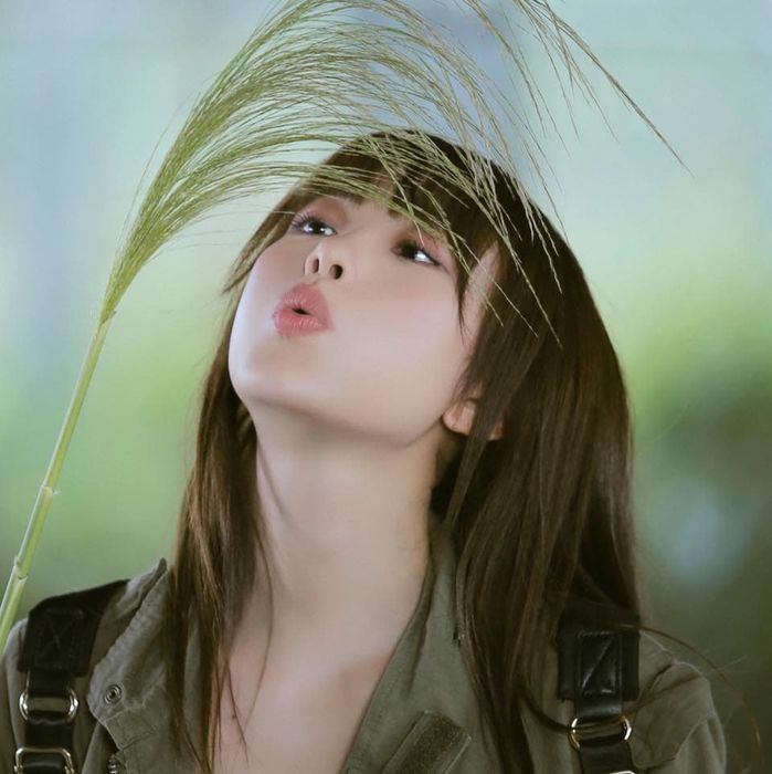 Diễn viên Trang Cherry cạo trọc đầu, Lan Ngọc ôm hôn Lâm Vỹ Dạ